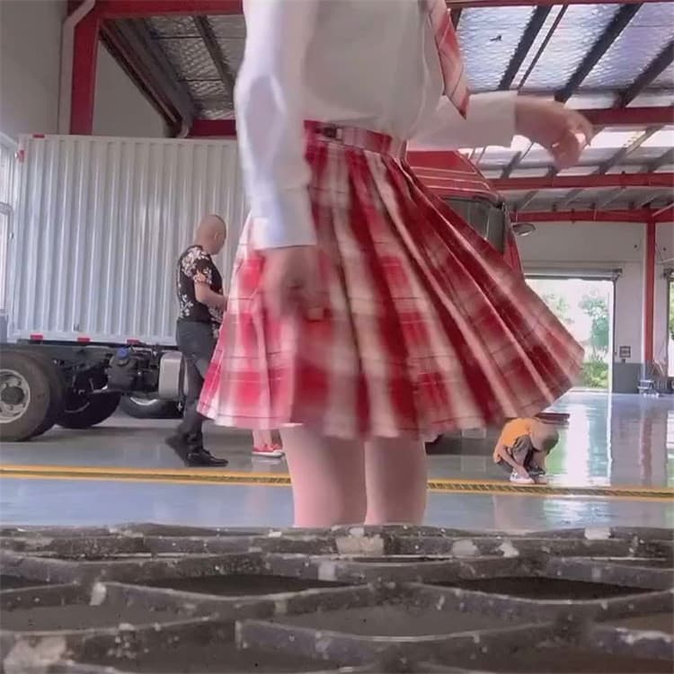 エロコスプレ 学生制服風コスプレセット 赤チェックプリーツスカート蝶ネクタイ付
